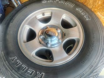 Ford f150 2001 rims n tires 5 lug