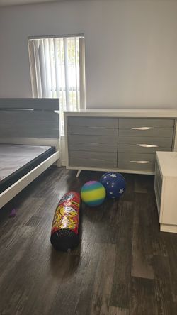 Queen size bed set