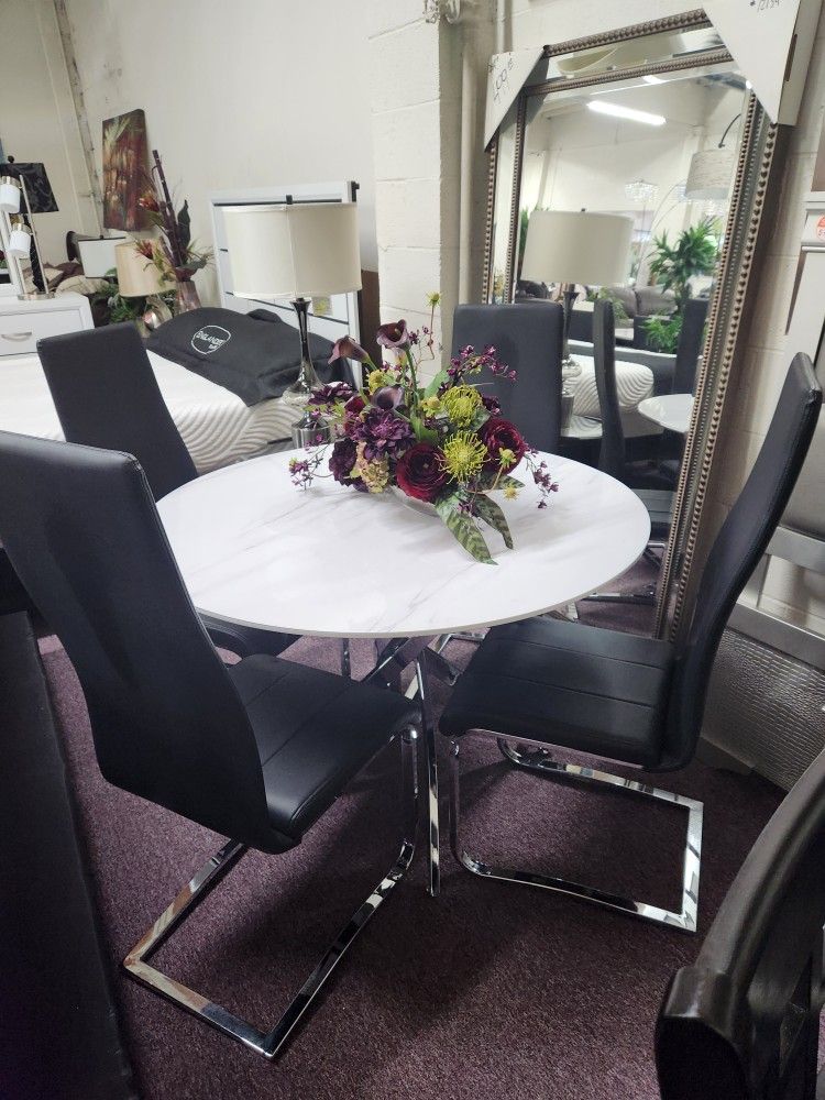 Dining Table And 4 Side Chairs
