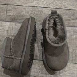 UGG Classic Ultra Mini 7T
