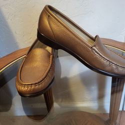 Tripad Sas Gold Loafers 6.5