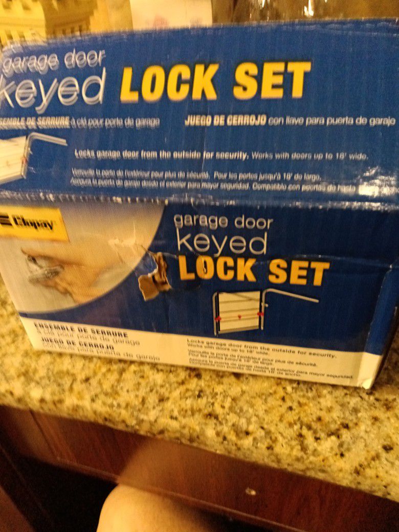 Garage Door Lock Key Lock Set Garage Door Made By Clopay