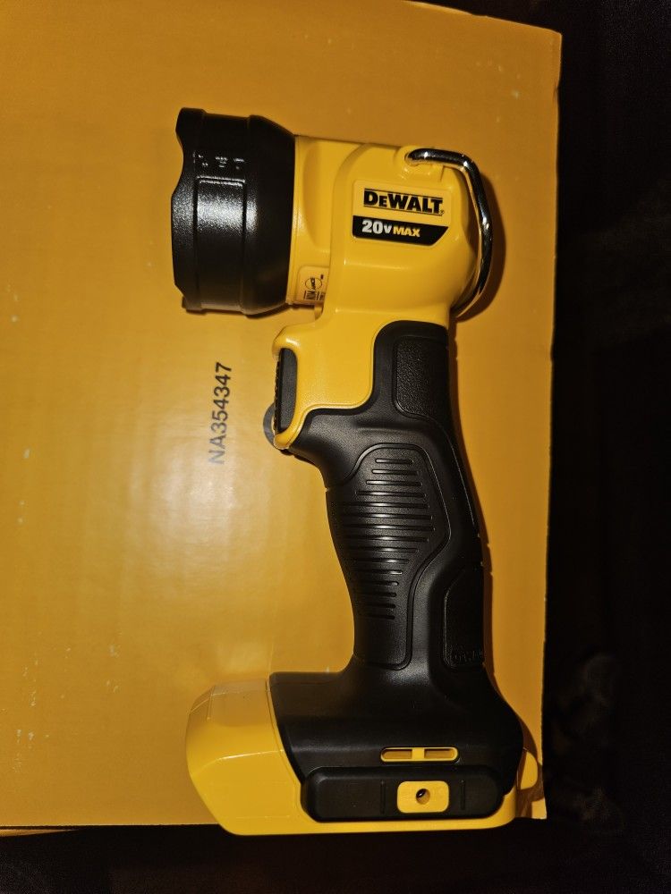 DEWALT 20V MAX Cordless LED Work Light(PRICE FIRM AT 30.00)