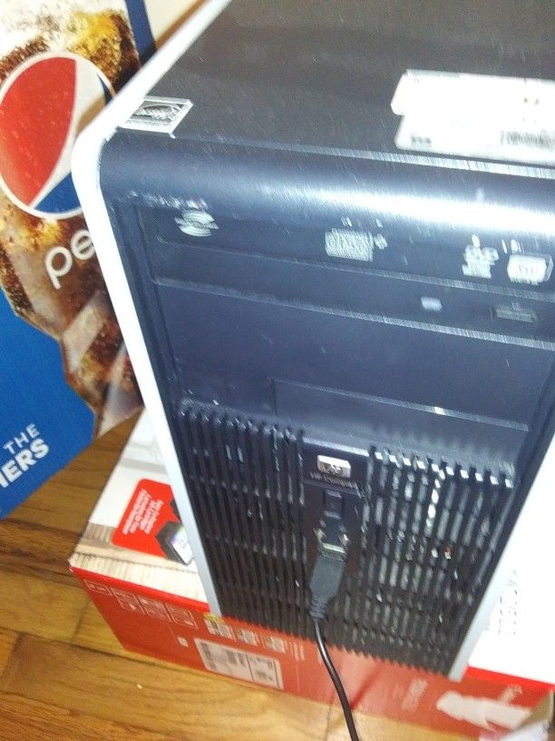 HP PC With Monitor And Keyboard. Windows Vista