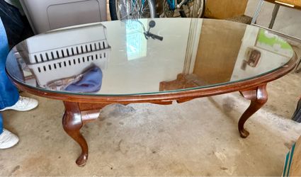 Traditional style wood coffee table