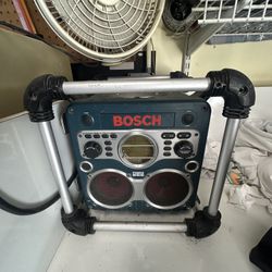 Bosch Pb10-cd Radio , Outlet , Charger Ready For Worksite , 