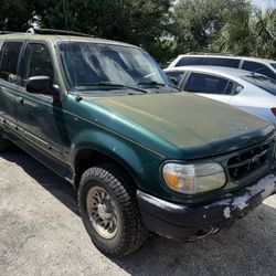 2000 Ford Explorer