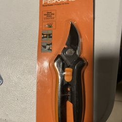 Floral pruner