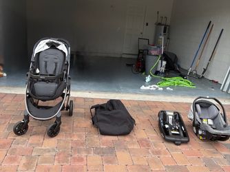 Graco 3 in 1 stroller and car seat plus travel bag