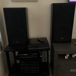 Stereo with Speakers 