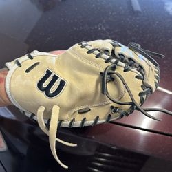 A2000 Catchers Glove In Great Condition. $160
