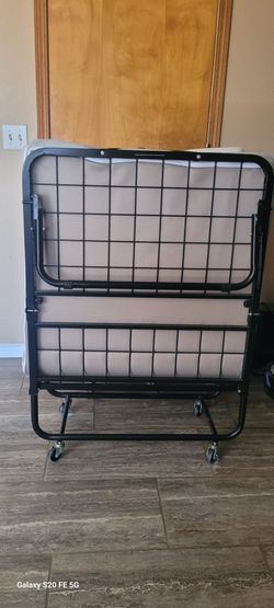 Folding Rollaway Bed w/memory foam mattress-clean