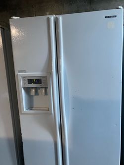 Whirlpool refrigerator(DELIVERY AVAILABLE)