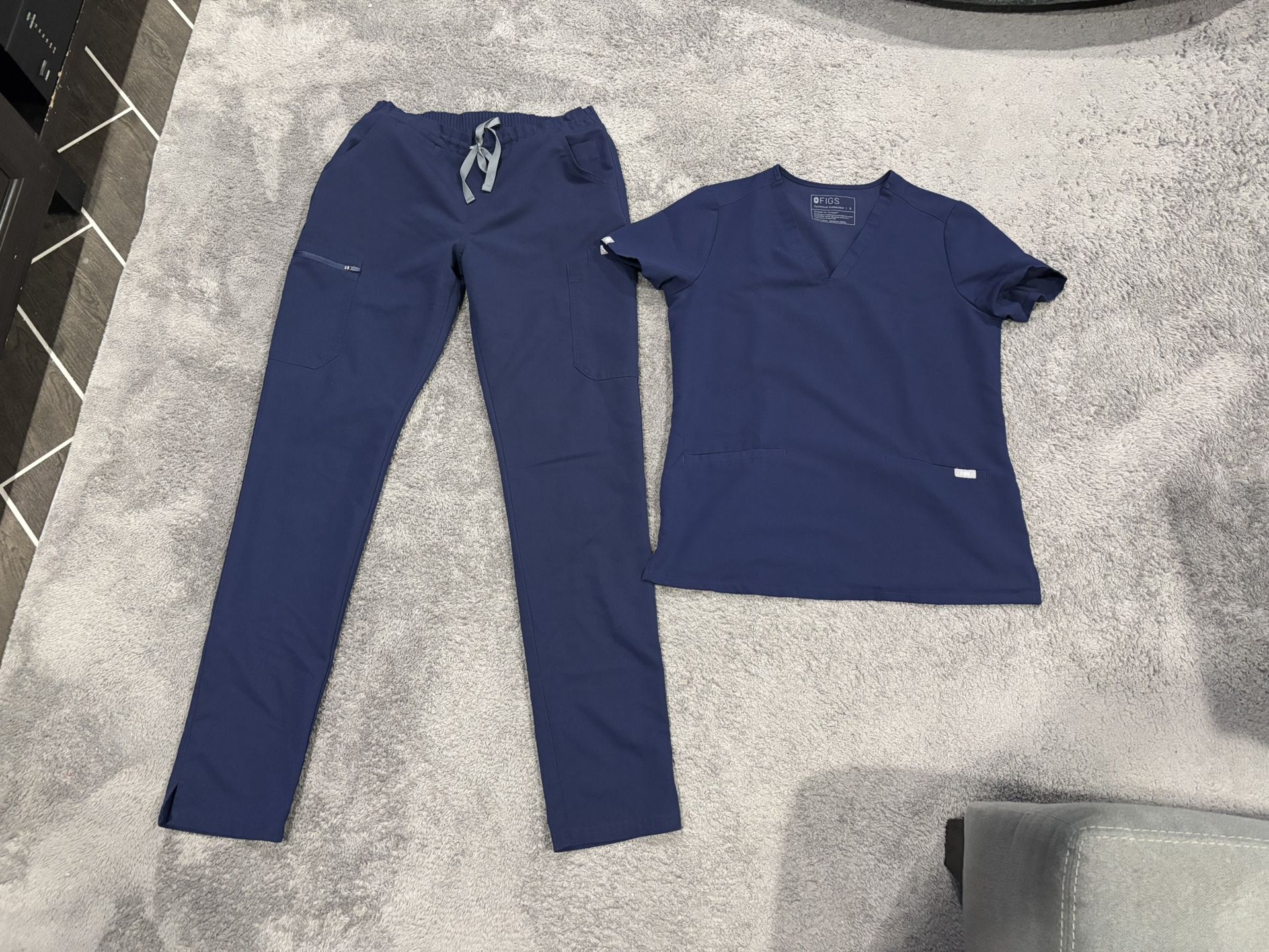 Small FIGS Navy Blue Scrub Set