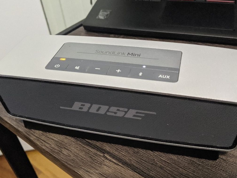 Bose Soundlink Mini with Charging Base And Charger