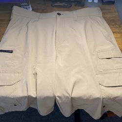 IronCo Men’s Khaki Shorts – Size 34, Classic Casual Fit