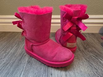 Slightly used girls uggs
