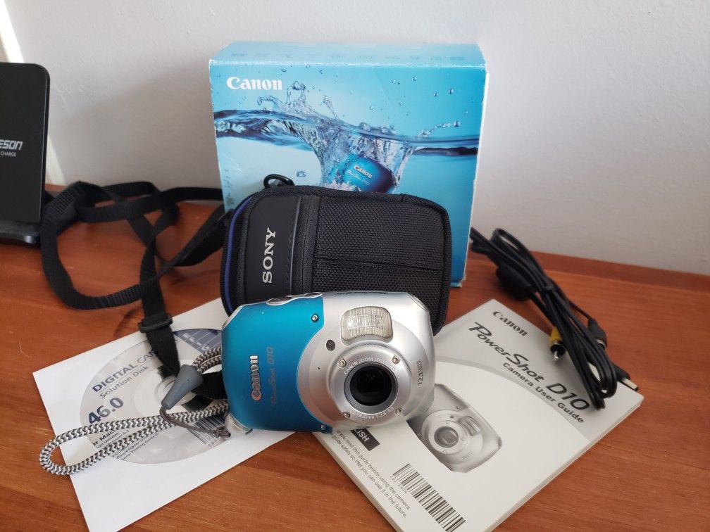 Canon Powershot D10 underwater camera + accessories & Sony case - like new!
