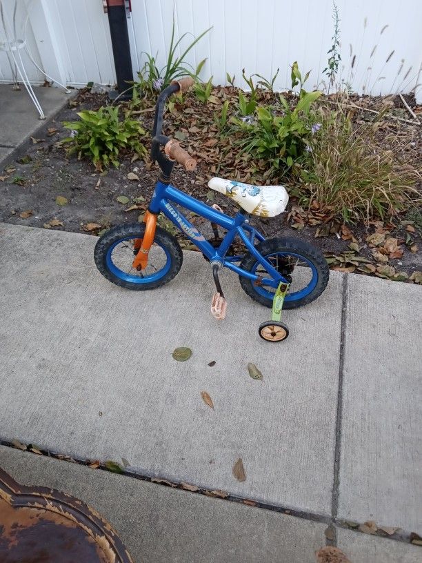 Kid's Huffy 8 Inch Bike With Training Wheels 