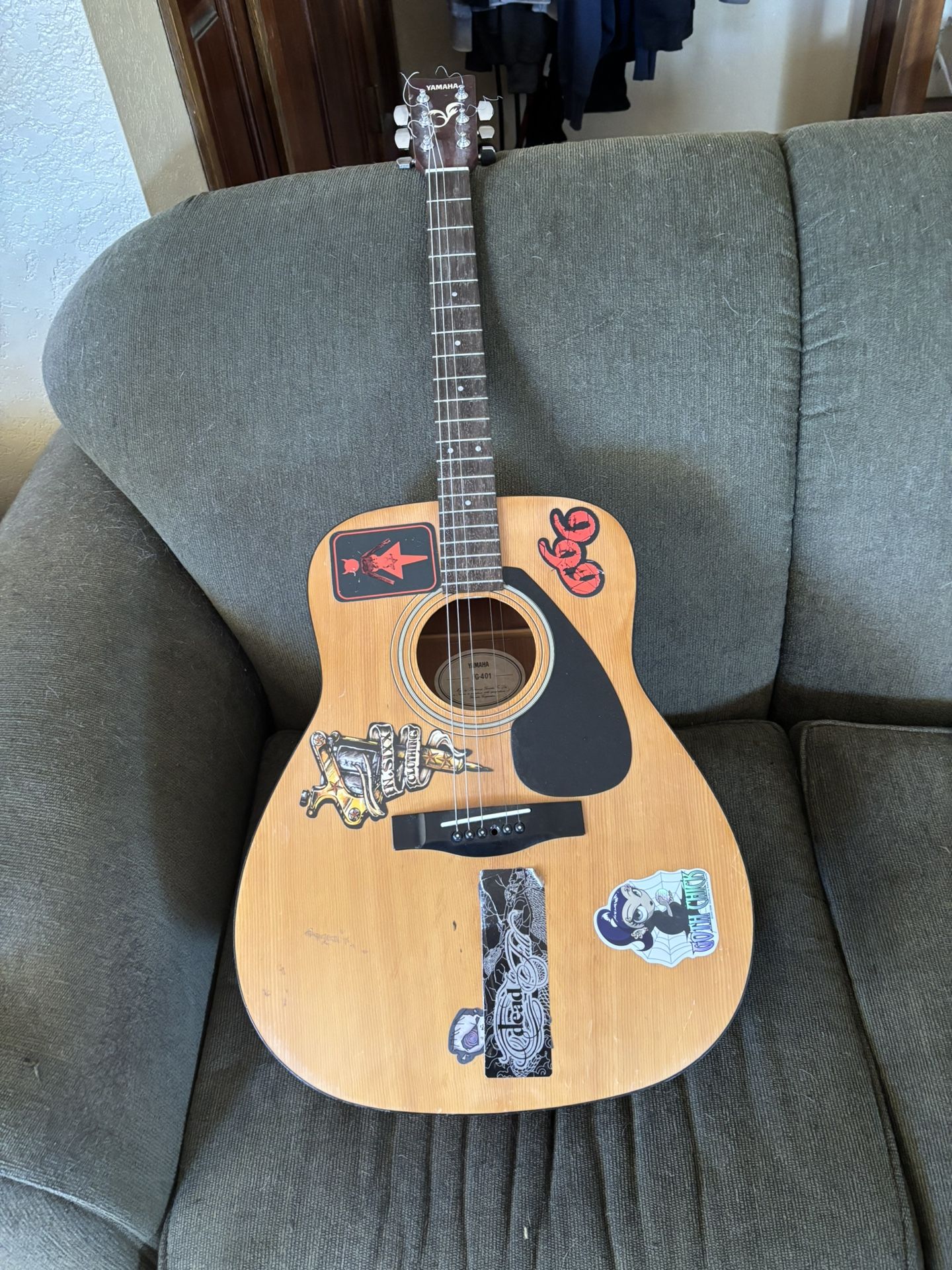 Yamaha FG-401 Dreadnought Acoustic Guitar
