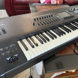 Roland Fantom 8 88-key Synthesizer Keyboard. 
