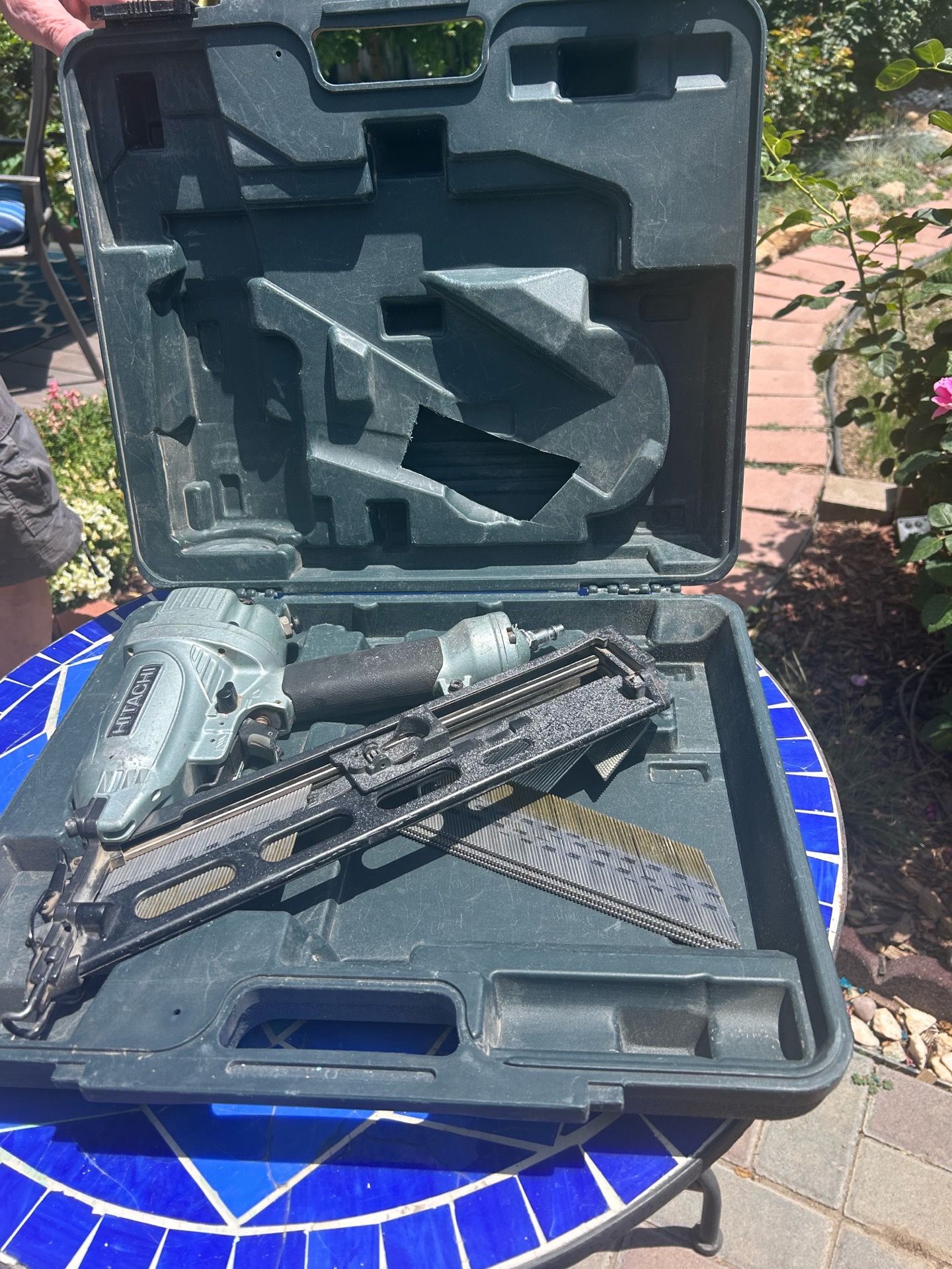 Hitachi Angled finish nailer