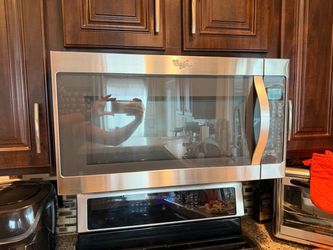 Whirlpool 2-cu ft Over-the-Range Microwave with Sensor Cooking ( Stainless steel )