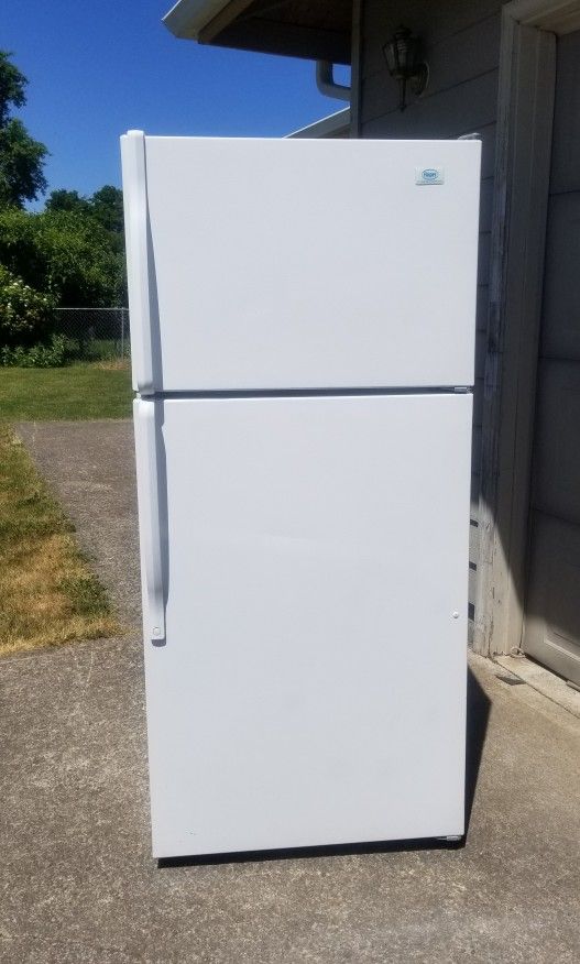 NICE AND WORKING ROPER REFRIGERATOR!