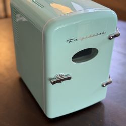 Mini Frigidaire Retro Fridge (Mint Green)