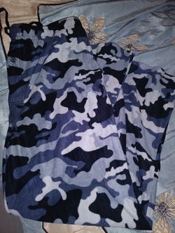 XL Mens on pant black, blue and gray