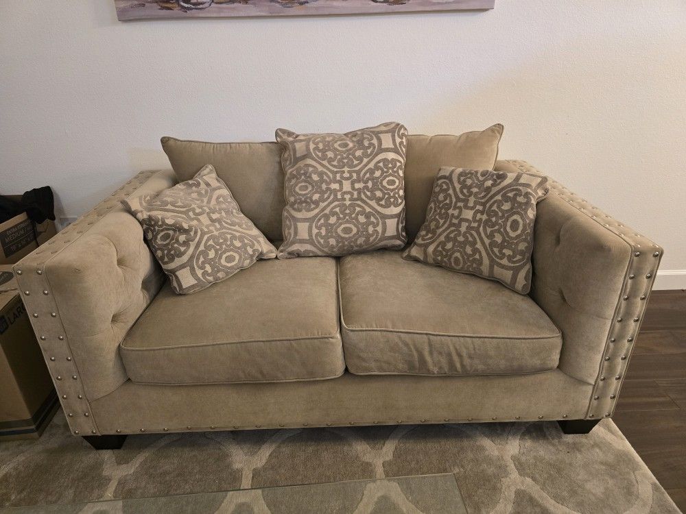 Matching Loveseat & Sofa Set – Stylish & Comfortable – Great Condition