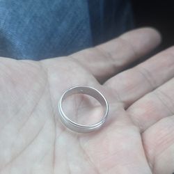 White Gold 10k weddingring. 4.1 Grams