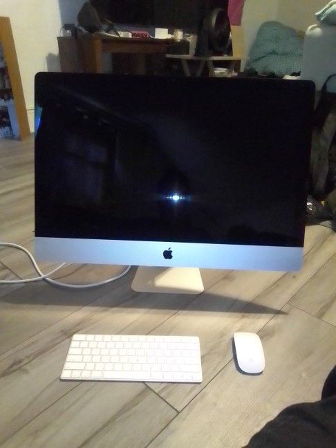 Mac Monitor Mouse & Keyboard