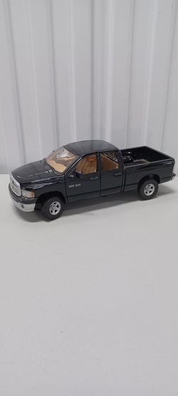 Dodge RAM 1500 Diecast Model Truck scale 1:18