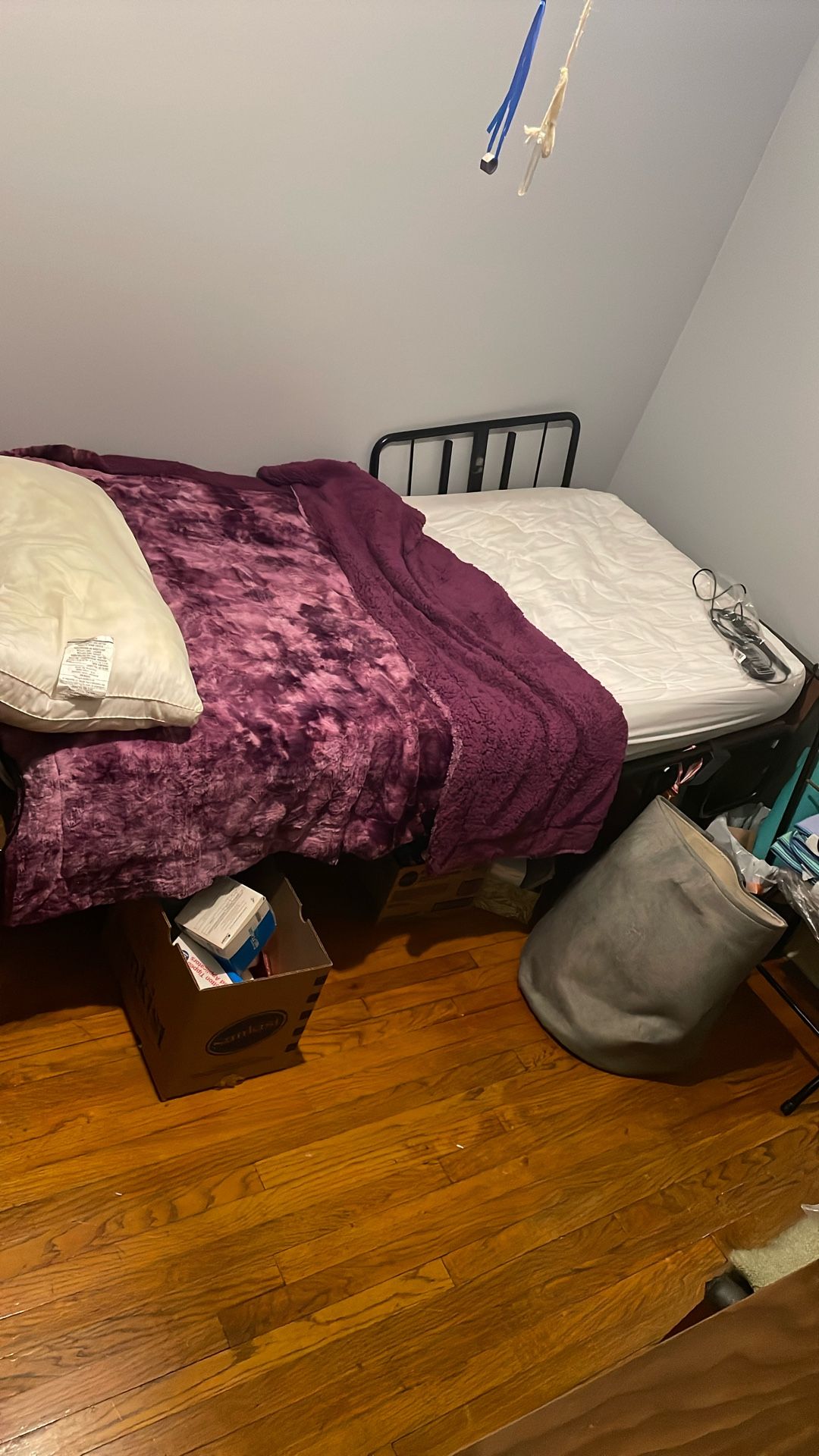 Full Electric Hospital Bed And Table