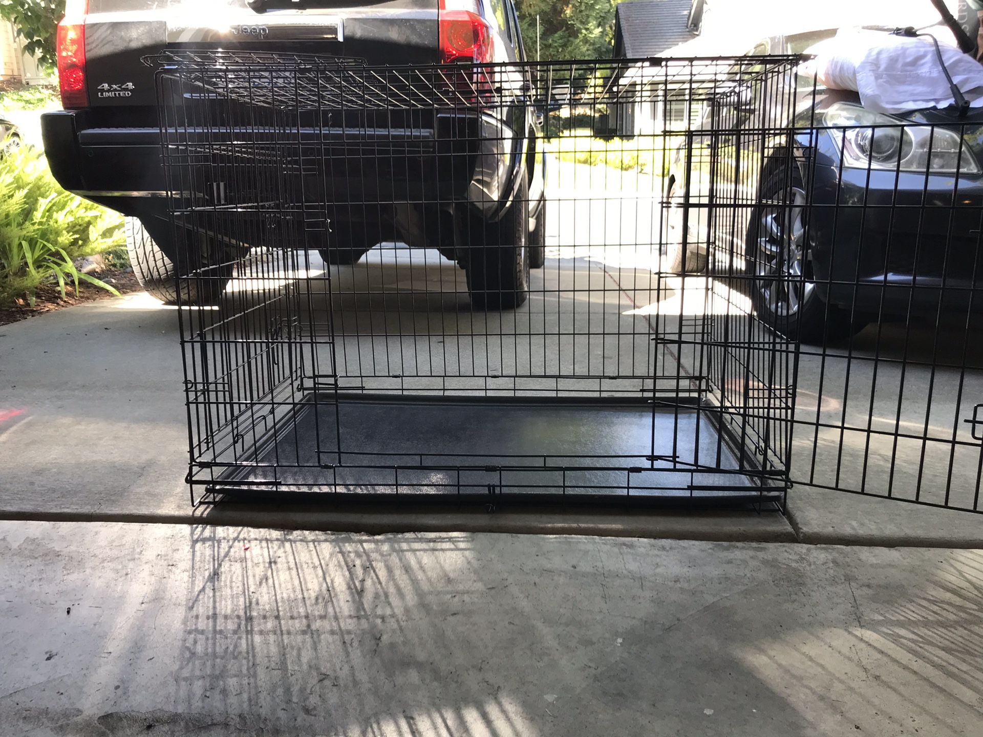 Dog cage (fits large dog)