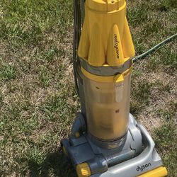 Dyson Vacuum CD7