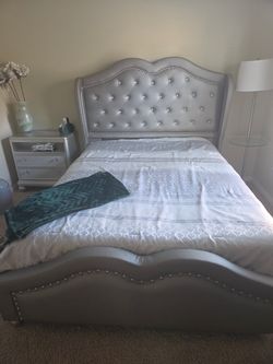 Queen Silver Tufted Upholstered Sleigh Bed set with Electronic Adjustable  Bed Base