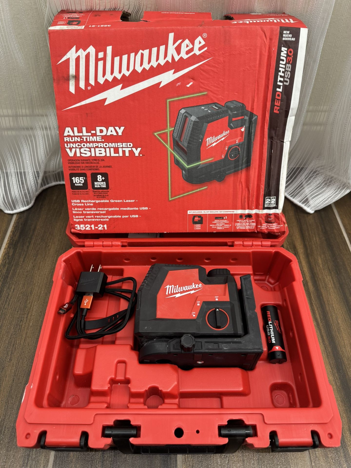 Milwaukee 100 ft. REDLITHIUM Lithium-Ion USB Green Rechargeable Cross Line Laser Level with Charger