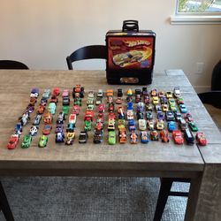 Pre-owned Hot Wheels case w/95cars inside