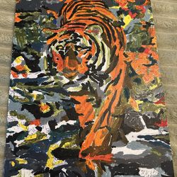 A Tigger Traveling His Jungle 