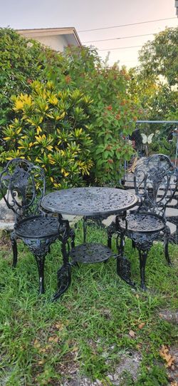 Cast aluminum garden set