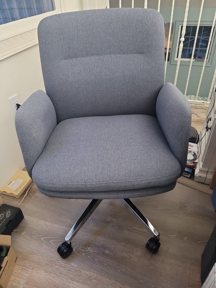 Branch Soft side Mid Back Deluxe Office Chair Brand New