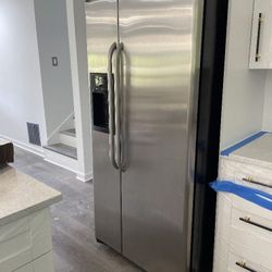 Ge 24inc Refrigerator Side By Side 