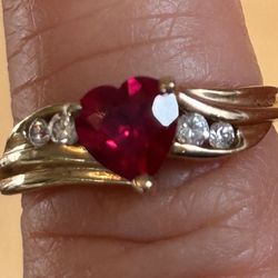 10k Solid Gold With Ruby And 4 Diamonds Assents Ring 1.9g.