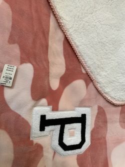 VS PINK SHERPA outlets BLANKET RED SALE