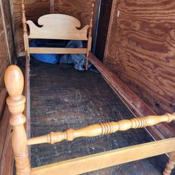 Vintage Colonial Solid Maple Twin Head and Footboard