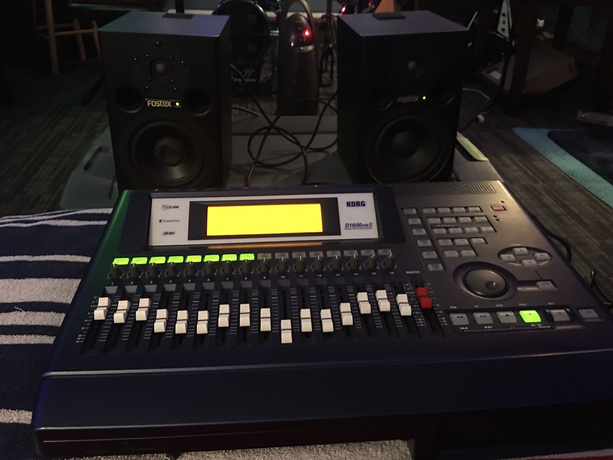 Korg D1600