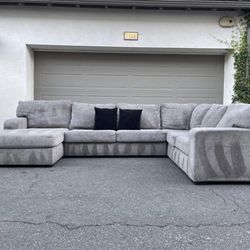 Huge Light Grey Sectional Couch In Excellent Condition - FREE DELIVERY 🚛