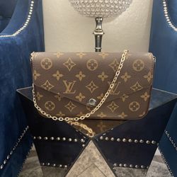 Louis Vuitton Crossbody !!